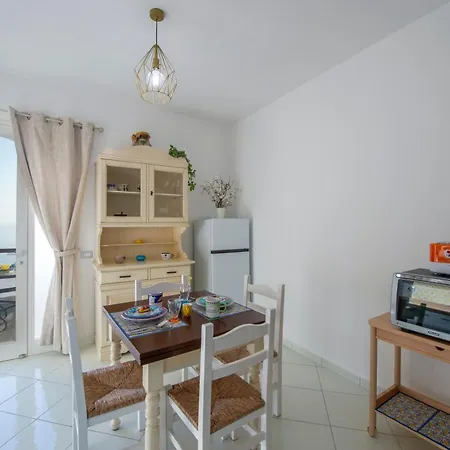 Apartment Aria Di Mare,near Elevator, Few Steps, Parking, Garden
