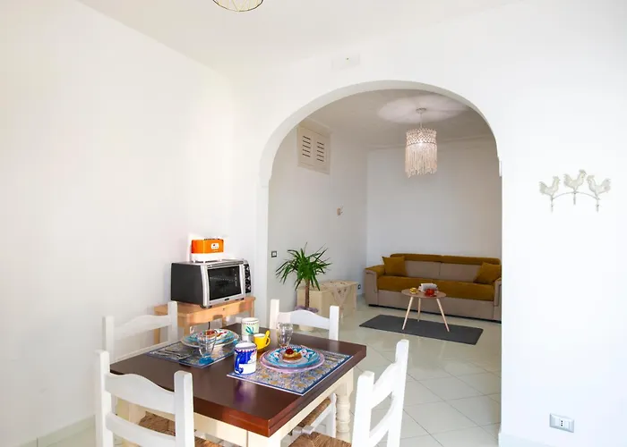 Aria Di Mare,near Elevator, Few Steps, Parking, Garden דירה